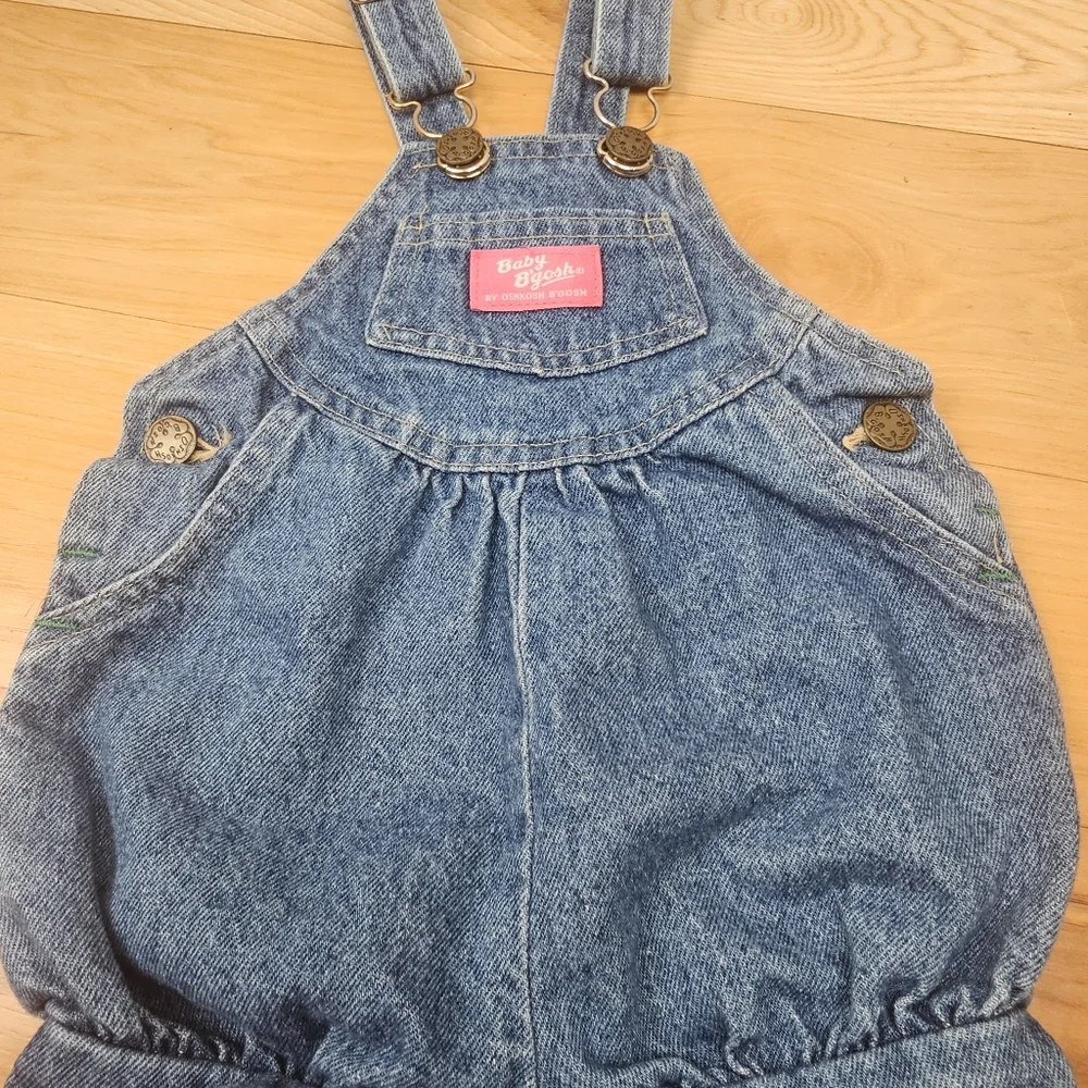 Vtg‎ Oshkosh Baby B’Gosh Girls Blue Jean Bib Overall Romper Size 18mos Pleated